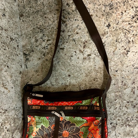 LeSportsac Deluxe Everyday Messenger Bag - Expandable - Picture 9 of 10